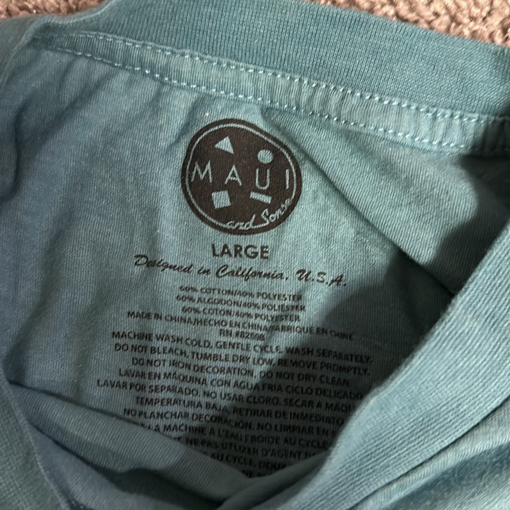 Maui’s and sons tshirt - Picture 3 of 4